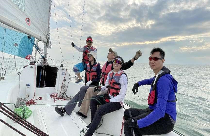 热烈欢迎乘粉破浪港大人队征战第15届中国杯帆船赛